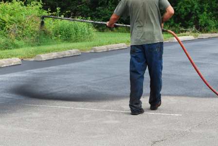 Asphalt sealcoating by Kerrigan Paving Tar & Chip